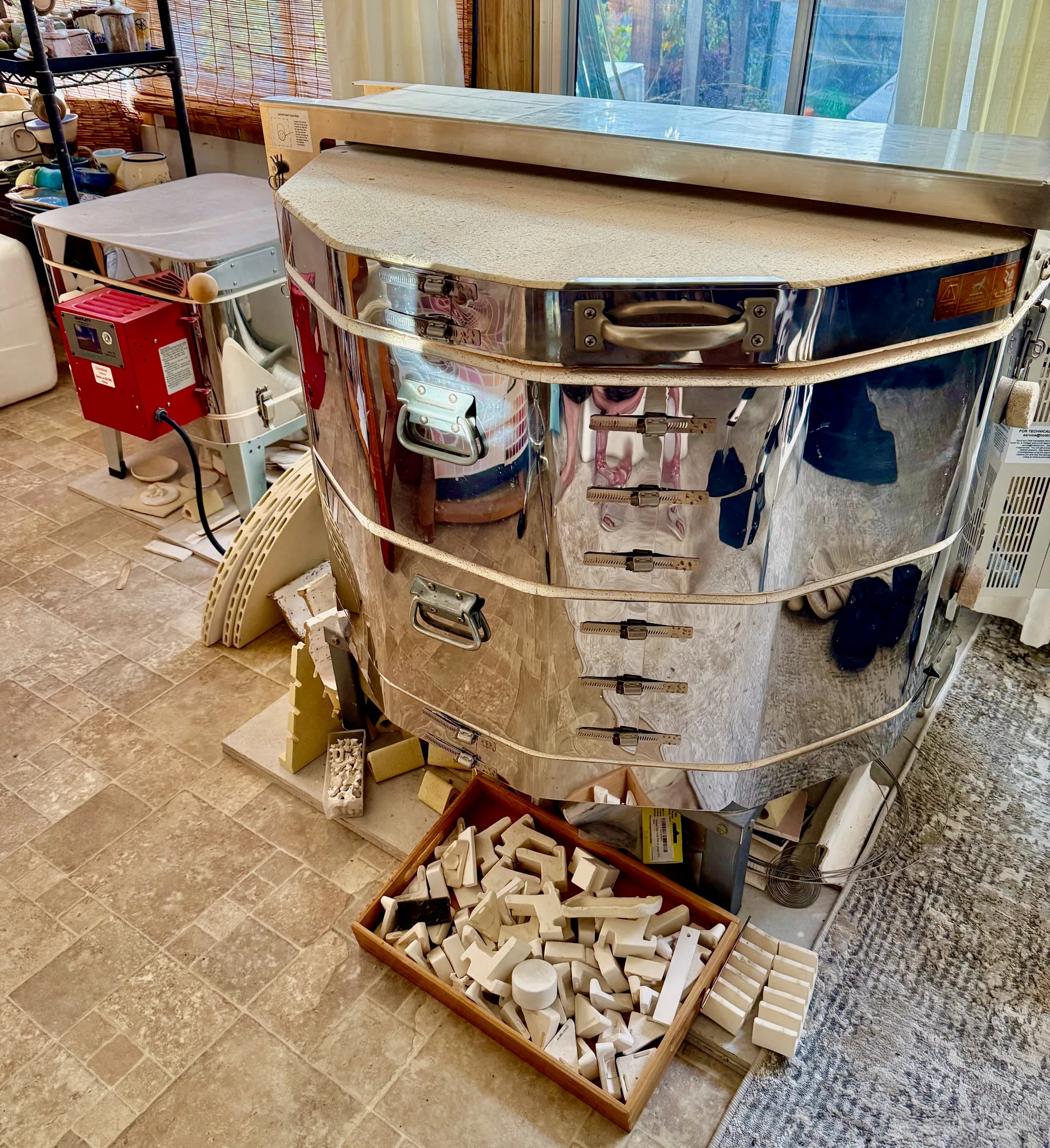 L&L Easy Fire kiln in the studio